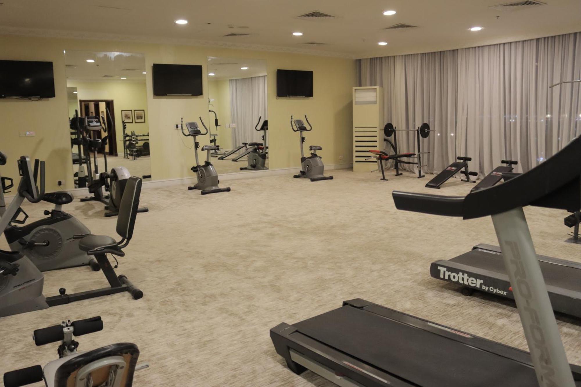 Habitat All Suites, Khobar Bagian luar foto The gym at the hotel