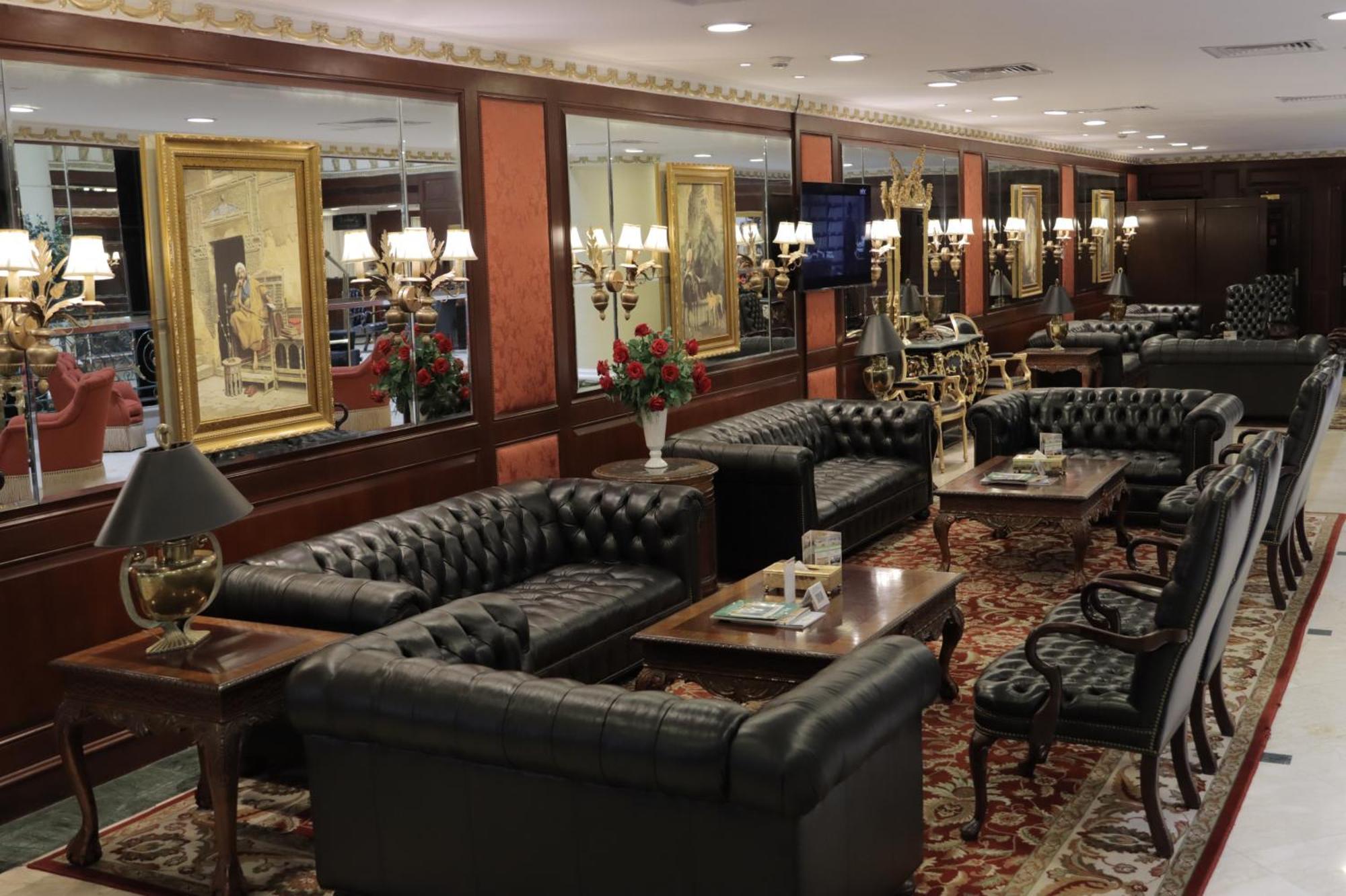 Habitat All Suites, Khobar Bagian luar foto The lounge at the airport