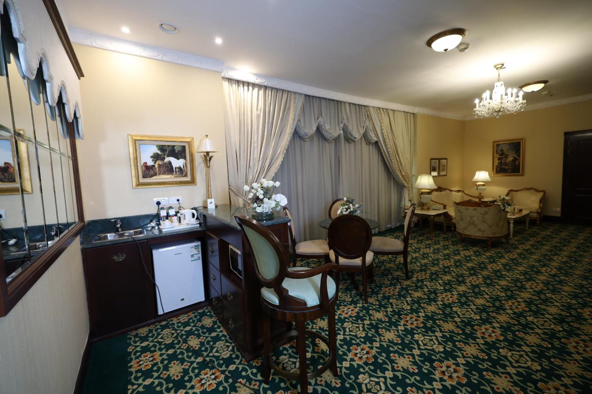 Habitat All Suites, Khobar Bagian luar foto A suite at the hotel