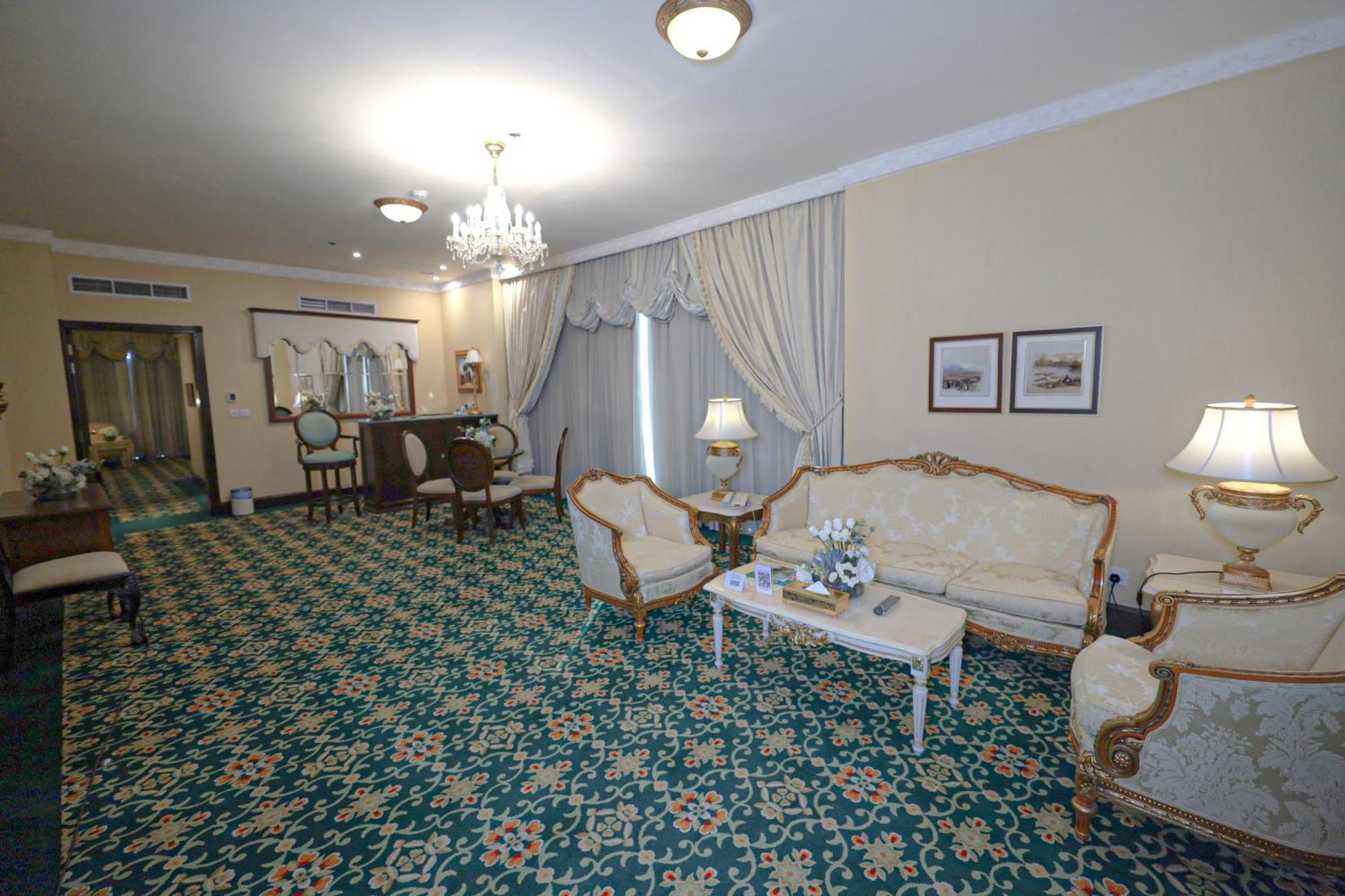 Habitat All Suites, Khobar Bagian luar foto A suite at the hotel