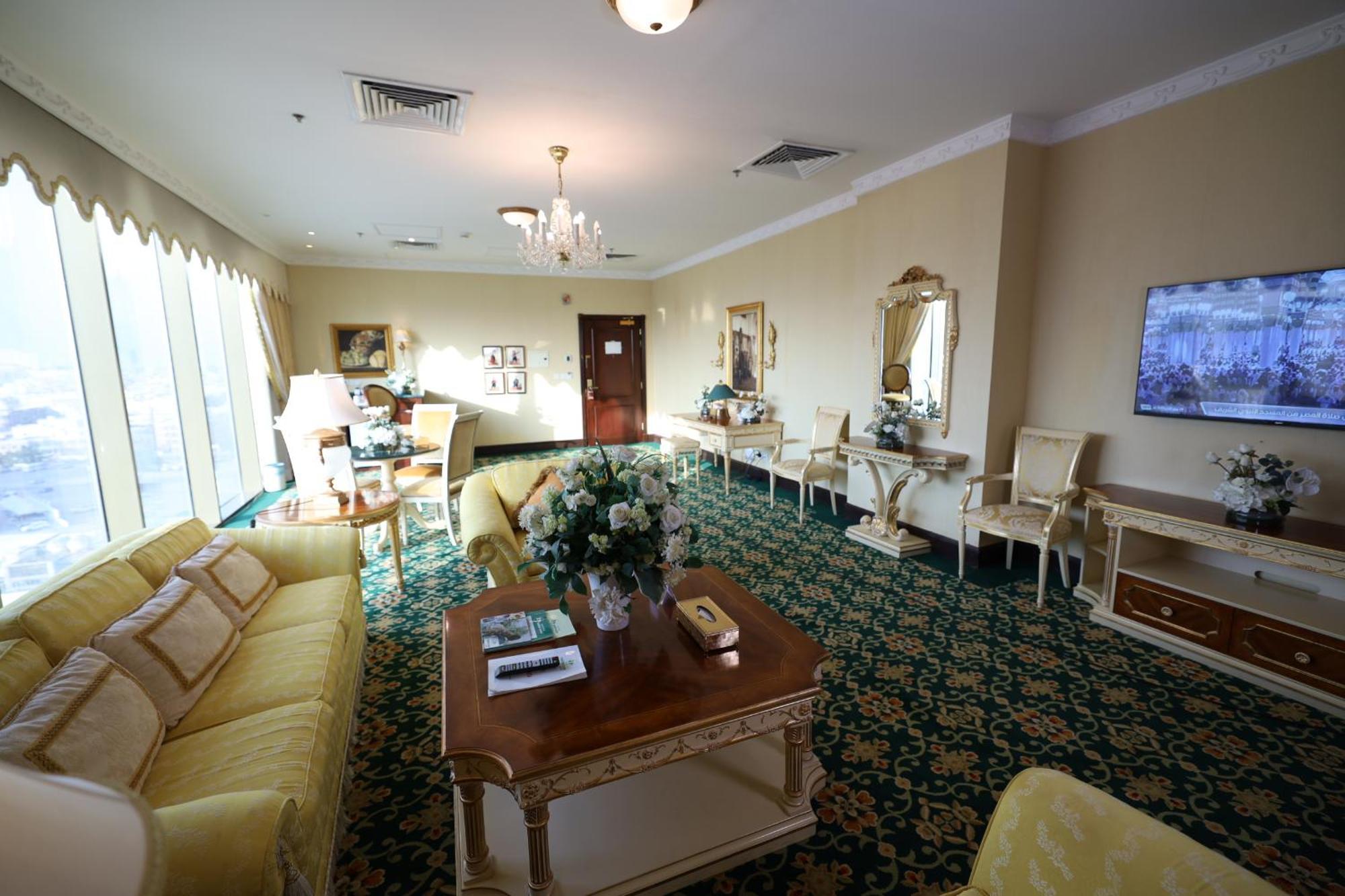 Habitat All Suites, Khobar Bagian luar foto The Green Room