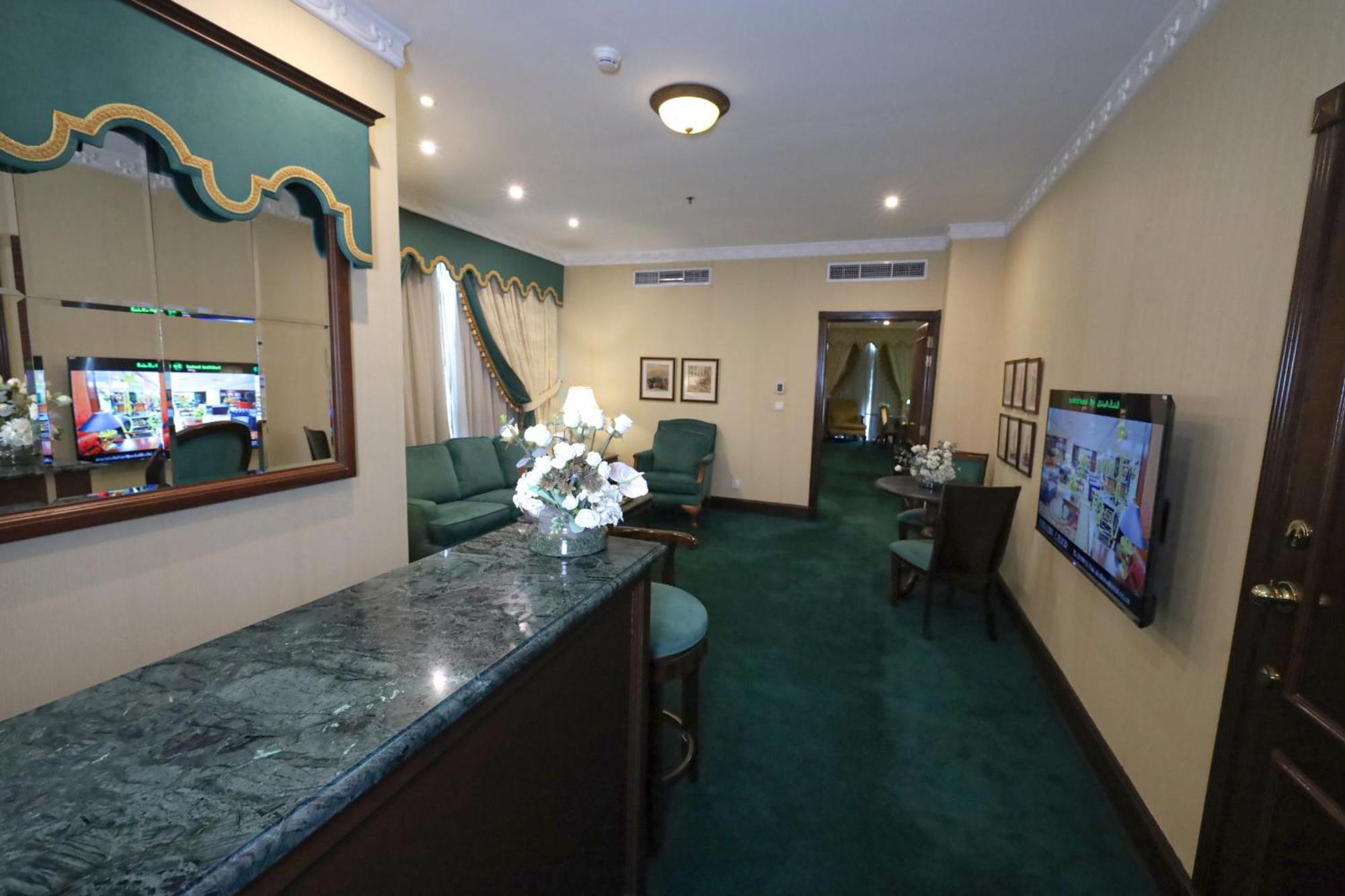 Habitat All Suites, Khobar Bagian luar foto The Green Room